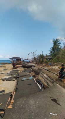 Outlook-stnah241 Roads and bridges are impassable in Southern Cebu.